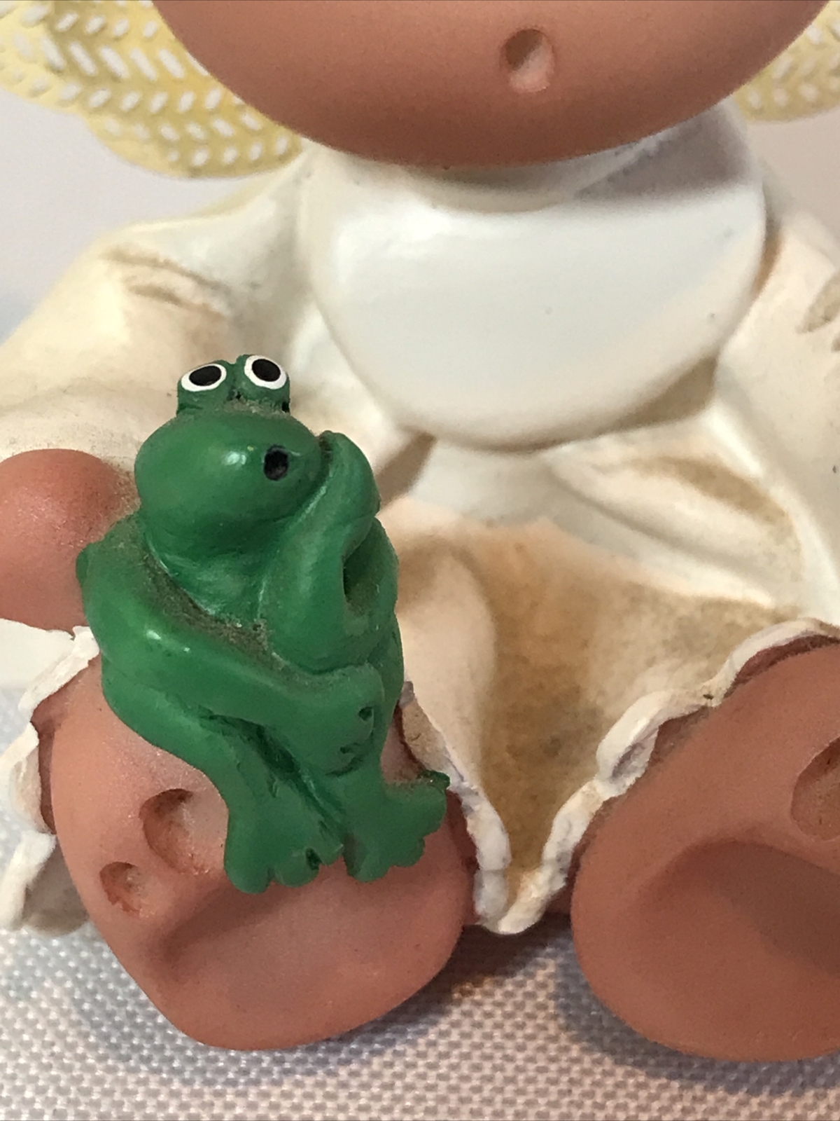 Angel Cheeks Figurine – Kirk’s Kritters 2001 – “Angel W/Frog” – Item# 21805