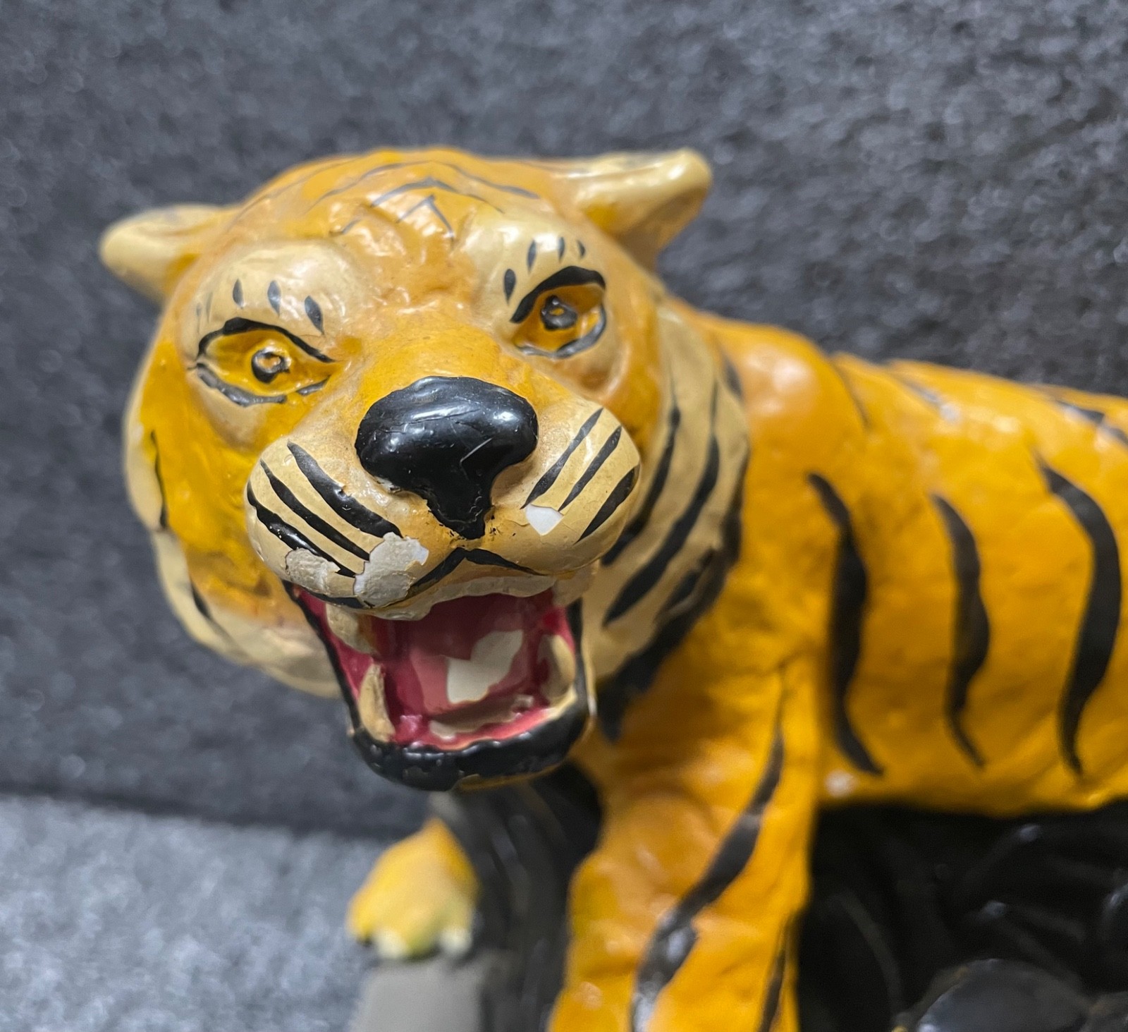 Vintage 60s Bengal Gin Chalkware Tiger Bottle Display Stand/Ashtray