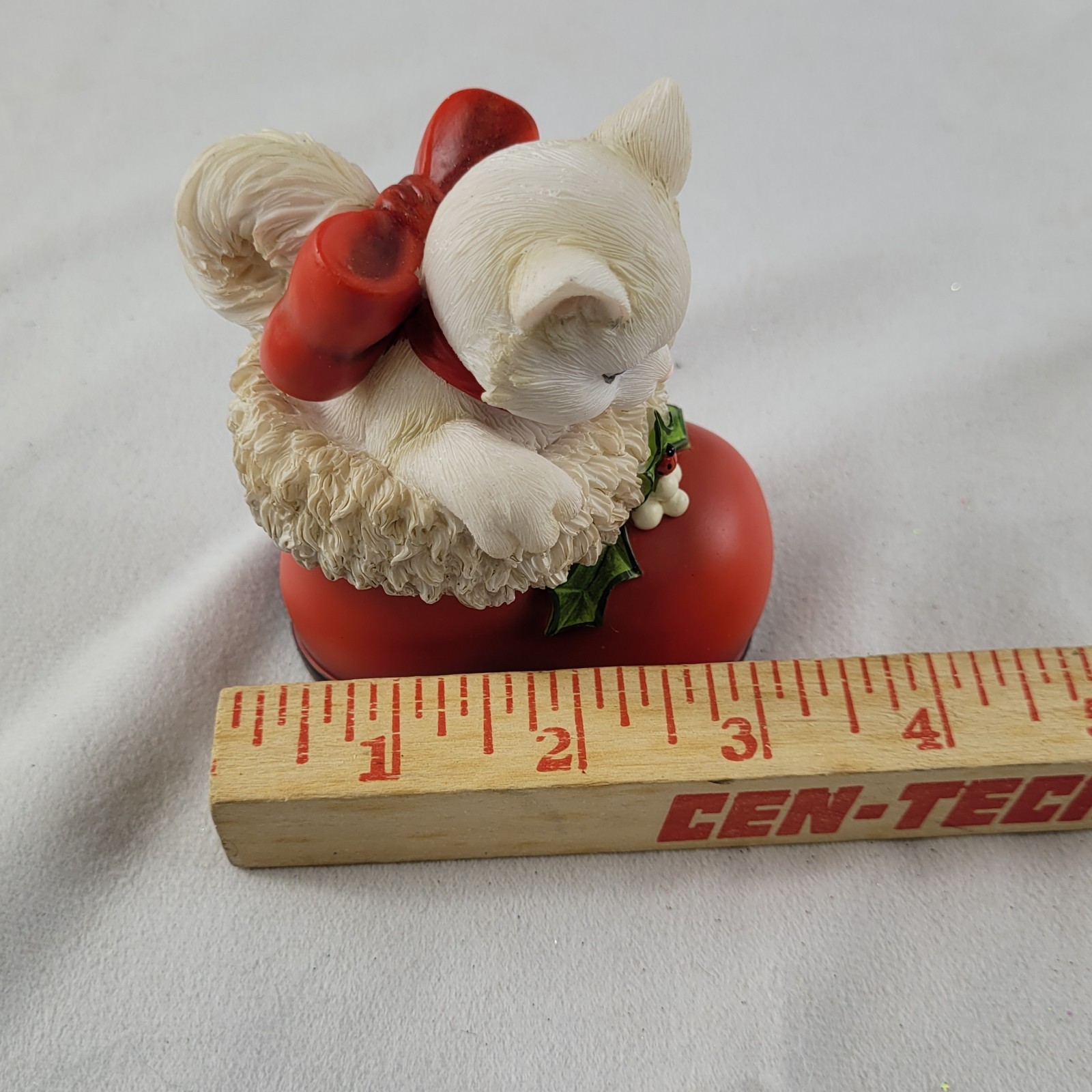 Enesco Charming Purrsonalities “Are You Santa?” 4027986 Cat in Boot Figurine…