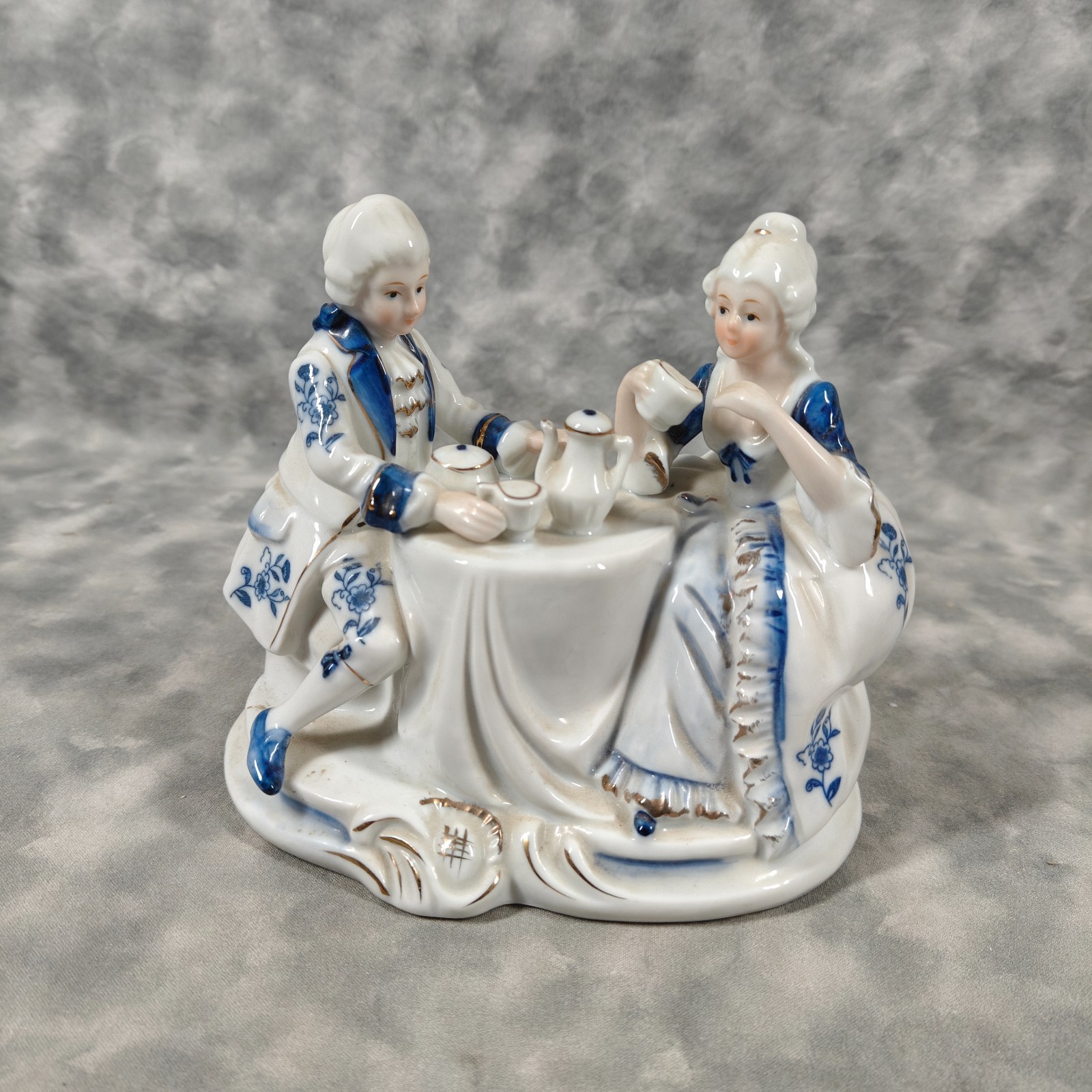Vintage Porcelain Colonial Couple Tea Time Table Figurine Blue/White Gold Trim 6