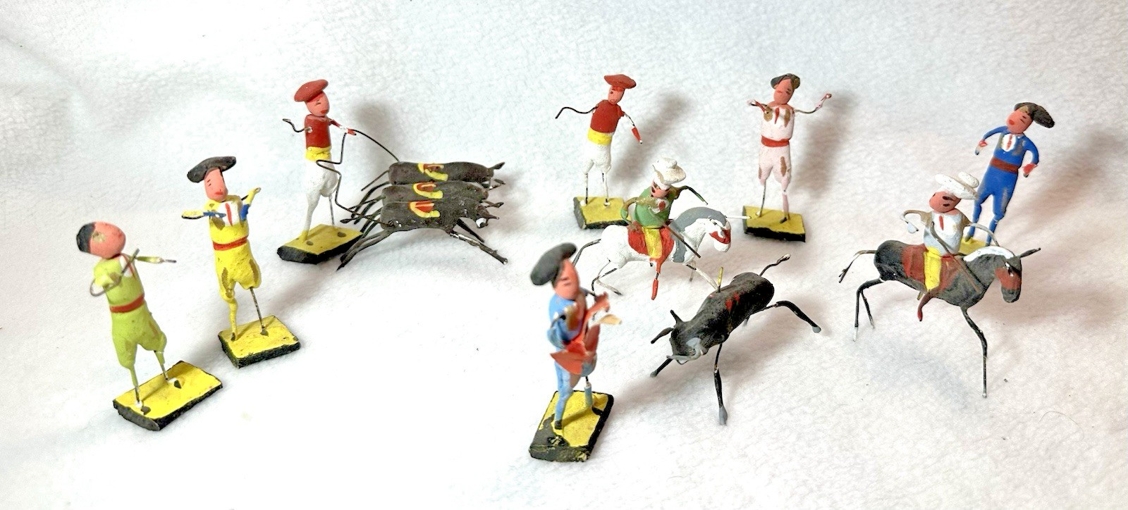 INTERESTING Lot of 2.5-Inch-Tall Wire and Clay BULL FIGHTING FIGURES Handmade