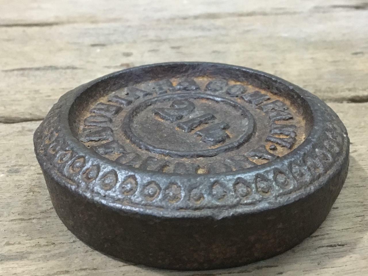 VINTAGE OLD A.R & COMPANY IRON FOUNDRY 2. LB IRON SEER WEIGHT MEASUREMENT SCALE