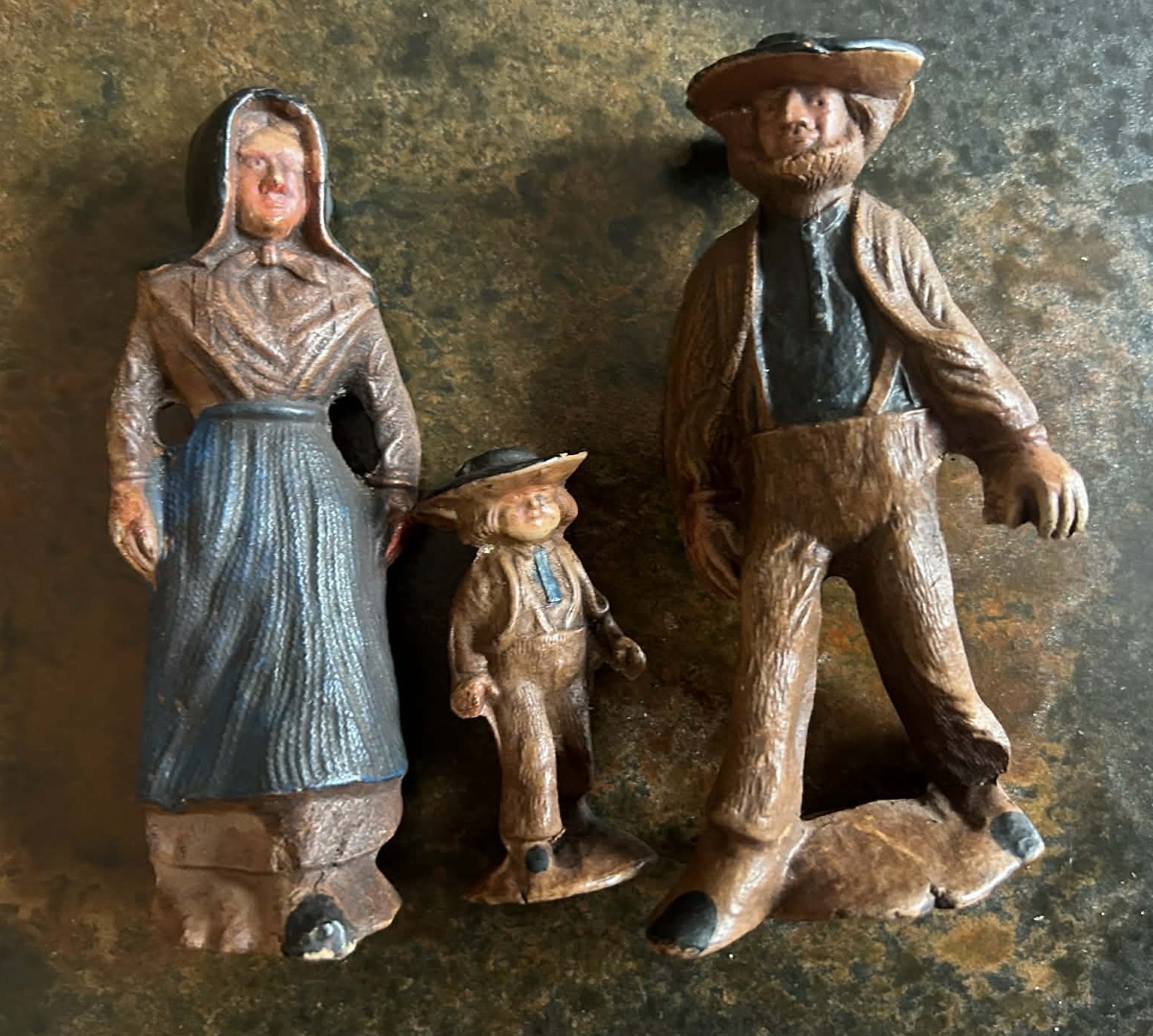 Vintage Amish Family Figurine Set • Pennsylvania Dutch Folk Art • 3 PC • VG/VG+