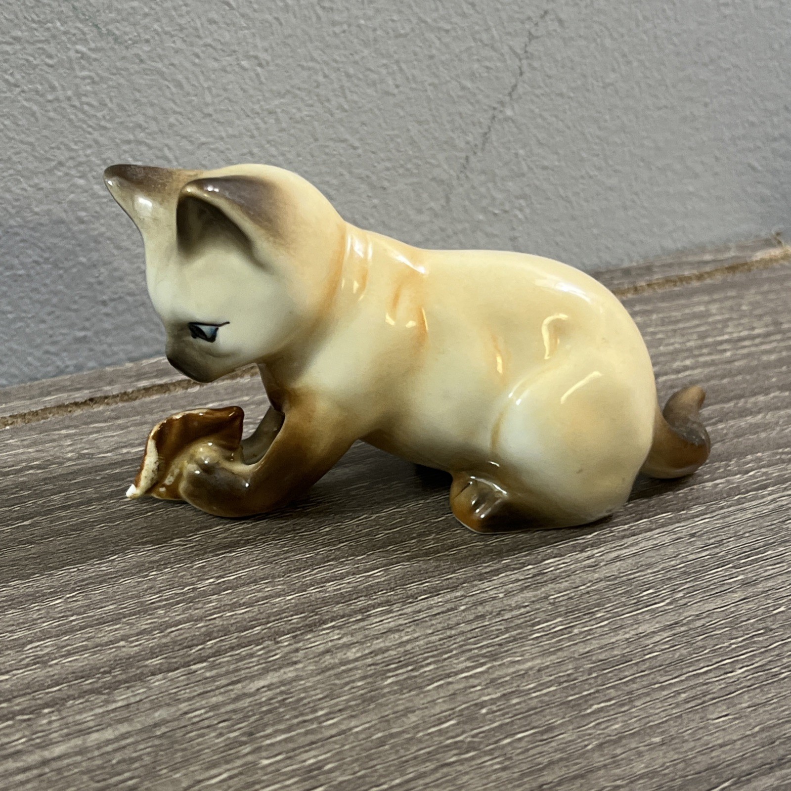 Danbury Mint Fine Bone China Cats of Character Collection Cat Whats This Kitten