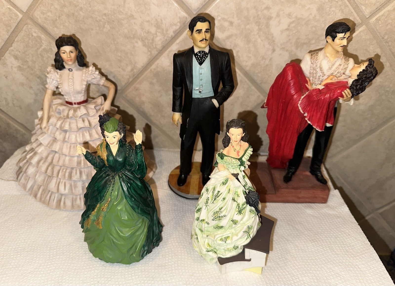 (2) Gone With the Wind Dave Grossman Figurines Of Scarlett O’Hara & Rhett Butler