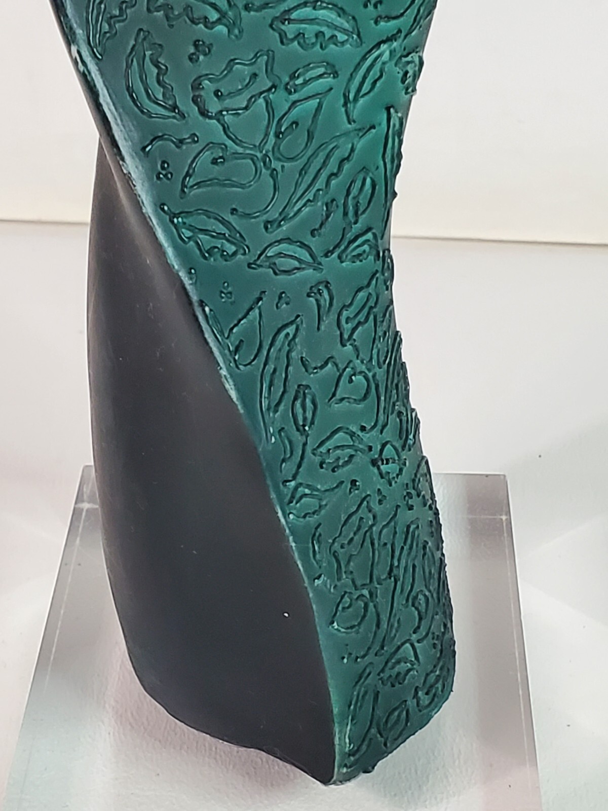 A Balcari Dear 1990 Art Deco Style Abstract Embracing Woman Man Statue Green