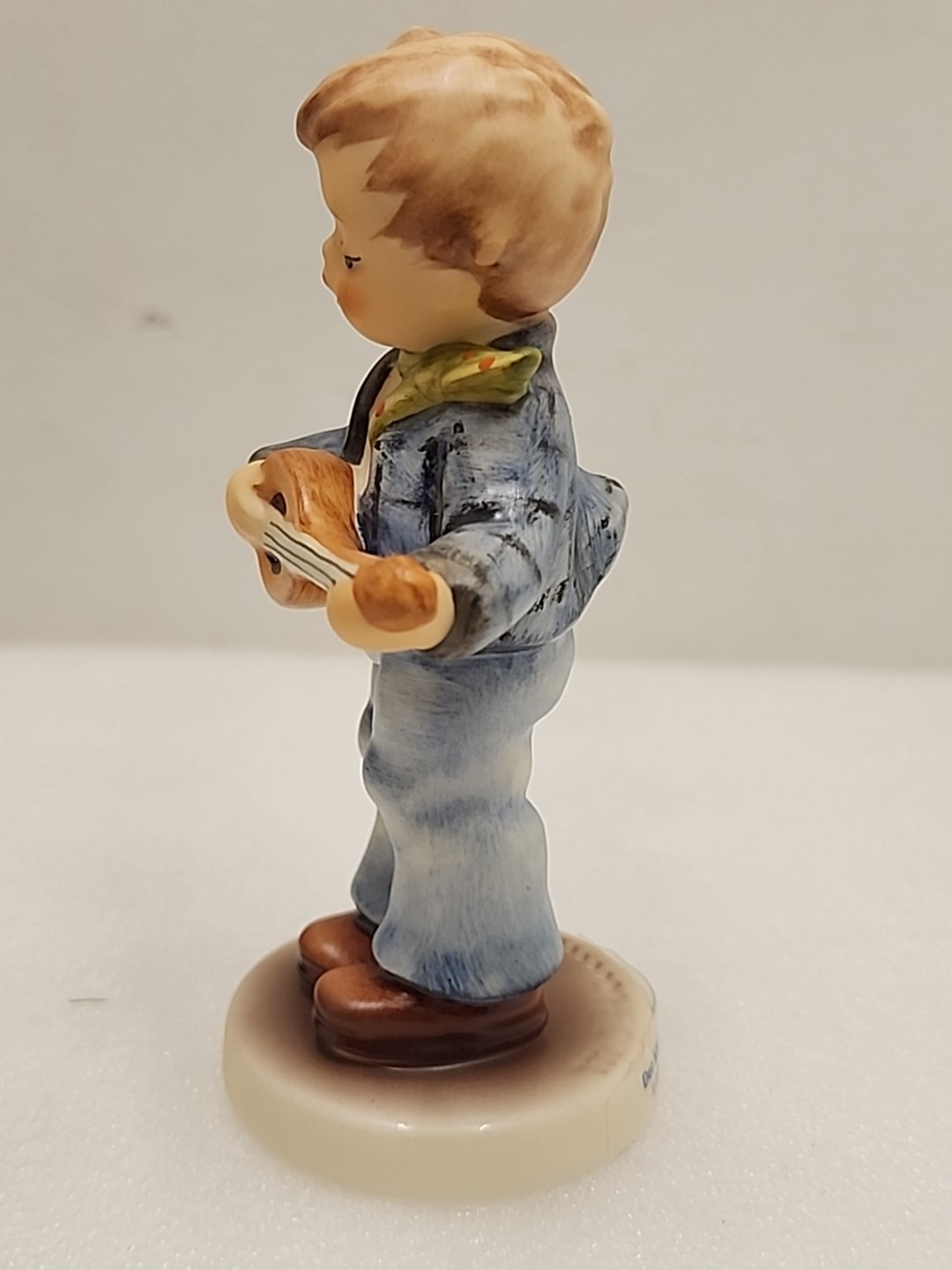 Hummel 558 Little Troubadour #101 Boy Playing Lute 4 1/8” Figurine