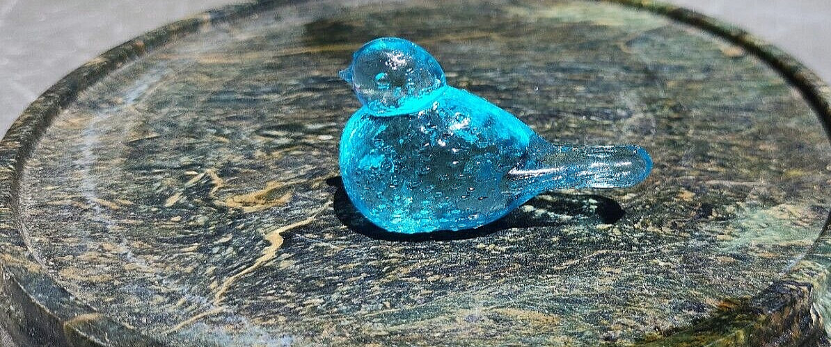 Wilkerson Blue Spackler Bird Figurine Glows Orange Black Light Shine