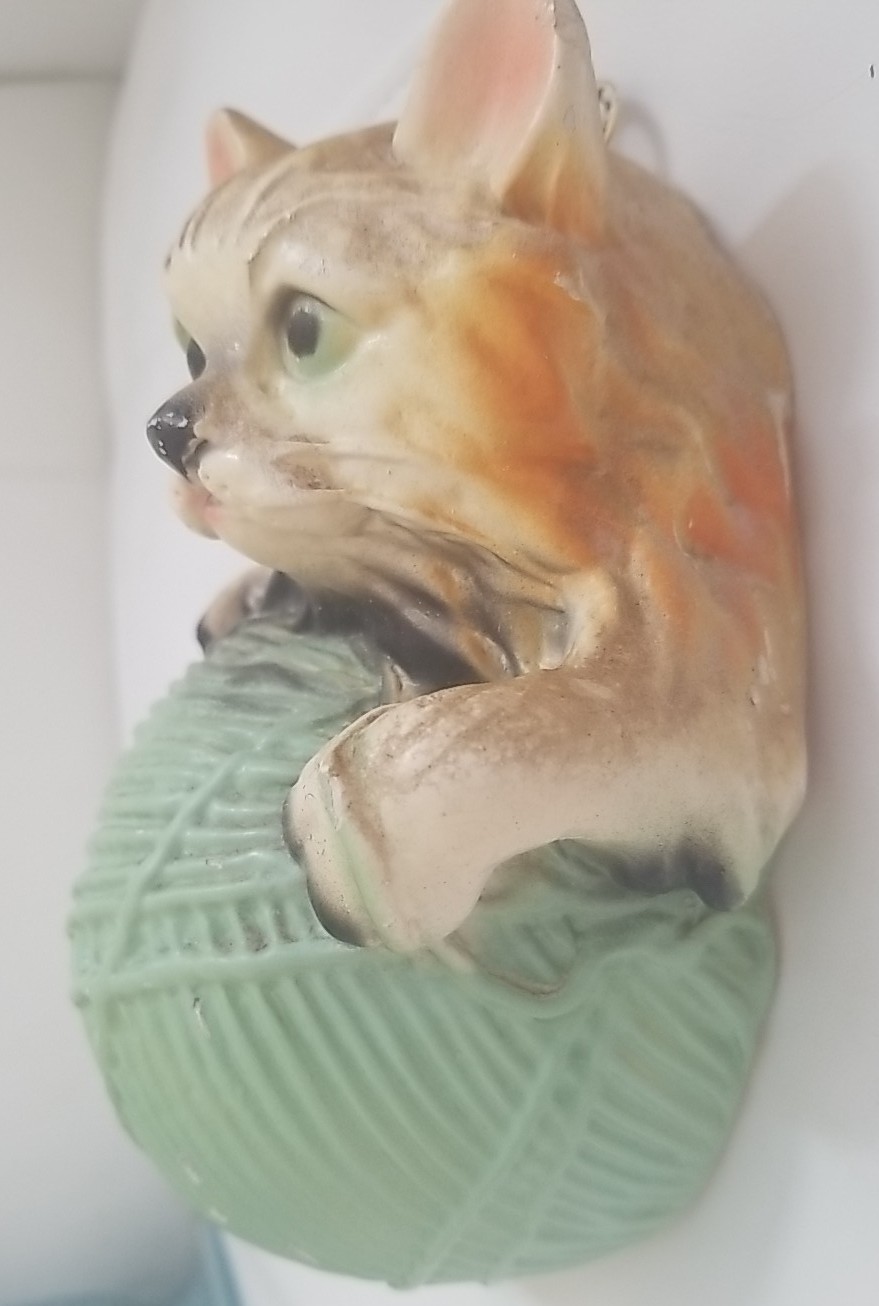 Universal Statuary Co 1940s Chalkware Cat Kitten String Holder Yarn Ball Painted