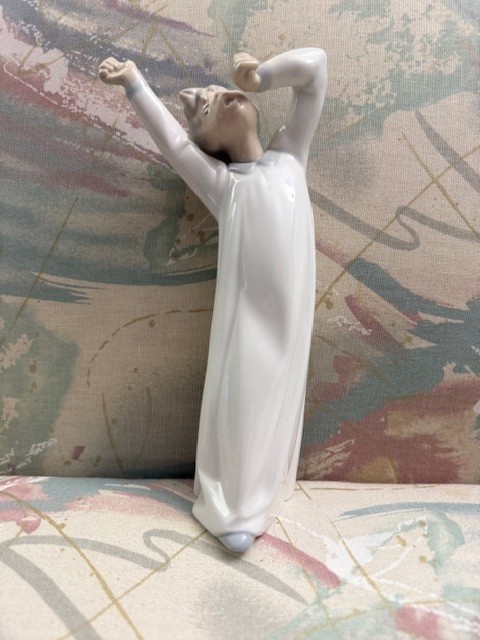LLADRO 8.5″ PORCELAIN FIGURINE YAWNING & STRETCHING BOY MADE IN SPAIN – MINT