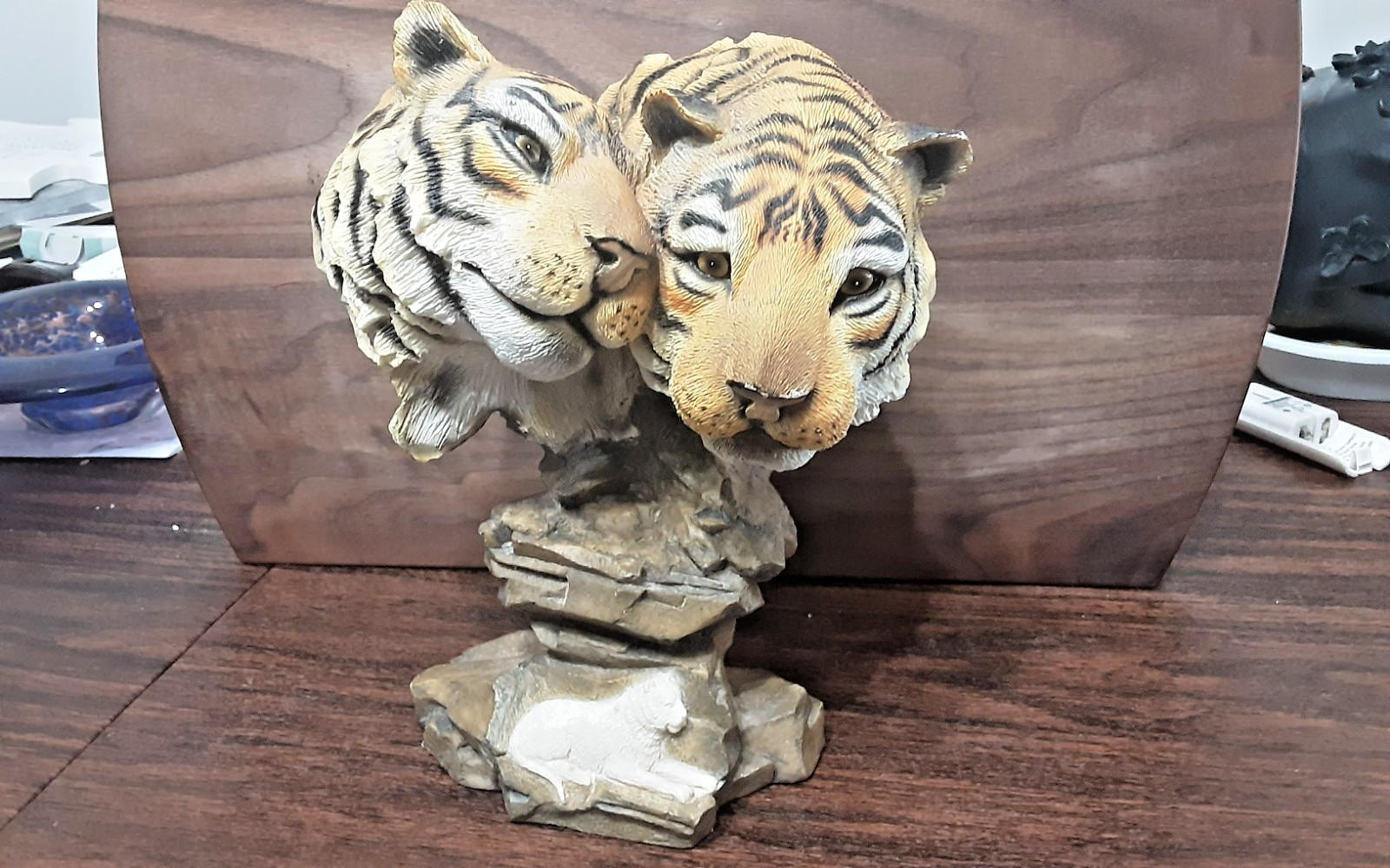 TIGERS – Two Tigers Heads figurine Home Decoration table top piece heavy