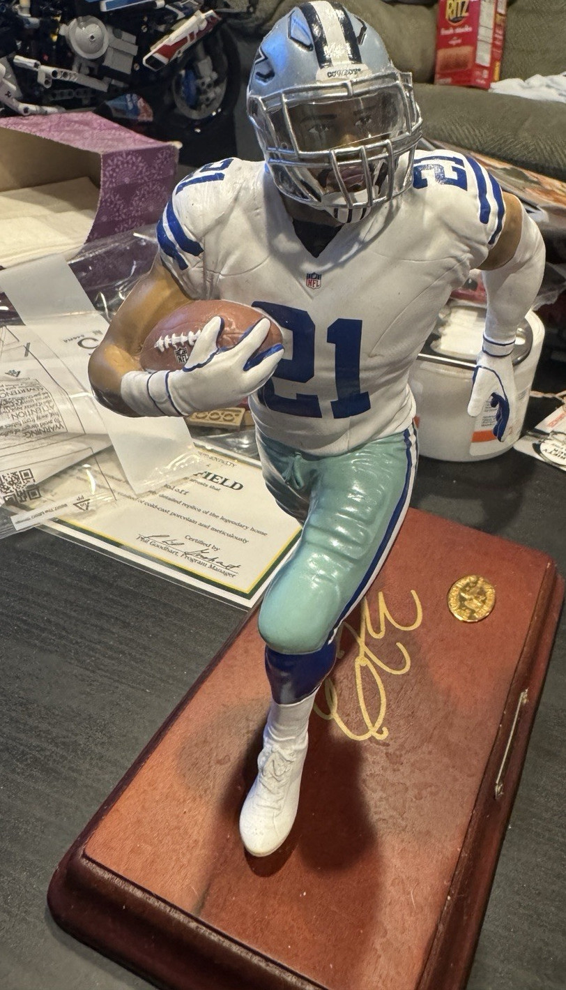 Danbury Mint Ezekiel Elliott Dallas Cowboys Resin Figurine COA