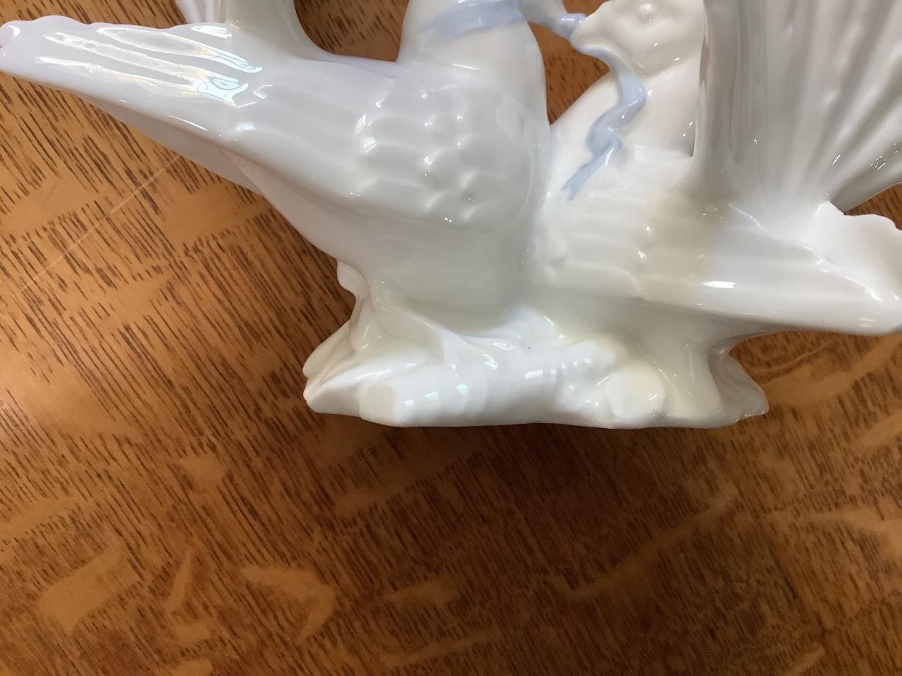 Wedgwood bone china Devotion Doves 6 1/2”