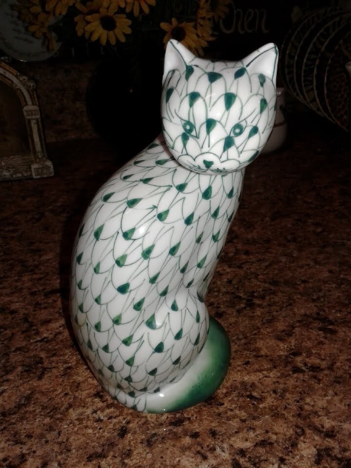 Vintage Andrea by Sadek porcelain hand painted cat figurine 7.5″