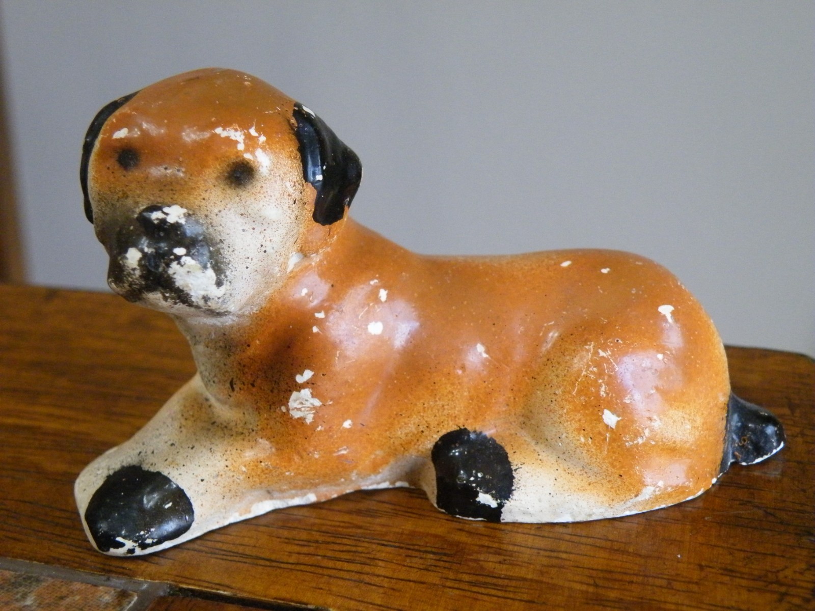 READ Vtg PUG Laying Down CHALKWARE OR PLASTER 2-1/2″ Tall DOG FIGURINE FreeShip