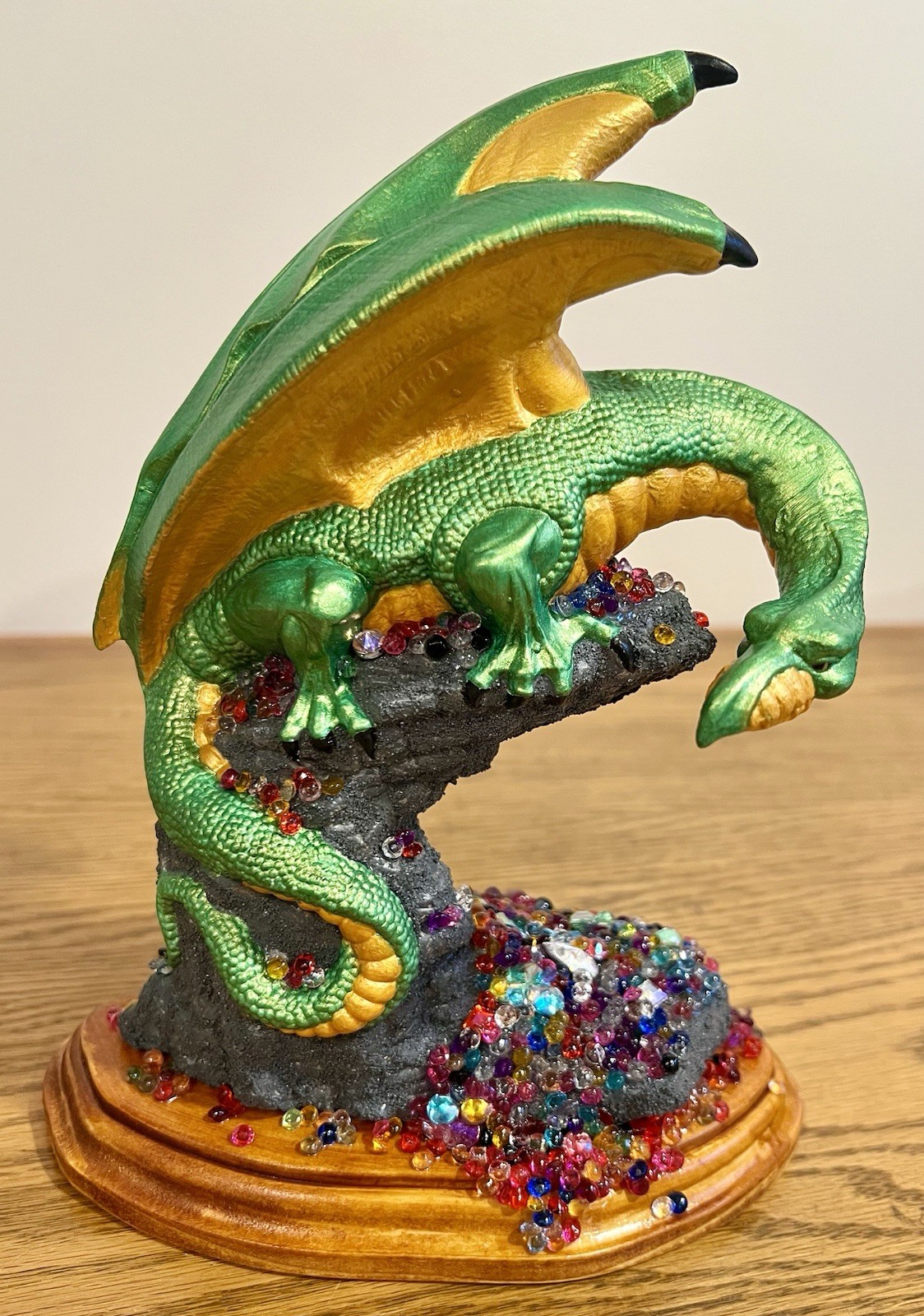 Hand Painted 9″H Ceramic Watcher Of The Jewels Green And Gold Dragon