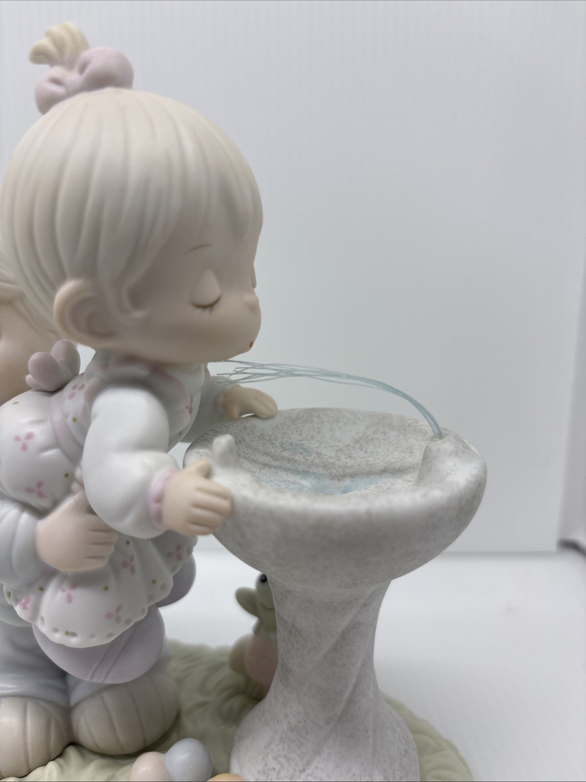 Precious Moments YOUR LOVE IS SO UPLIFTING #520675 retired 1988