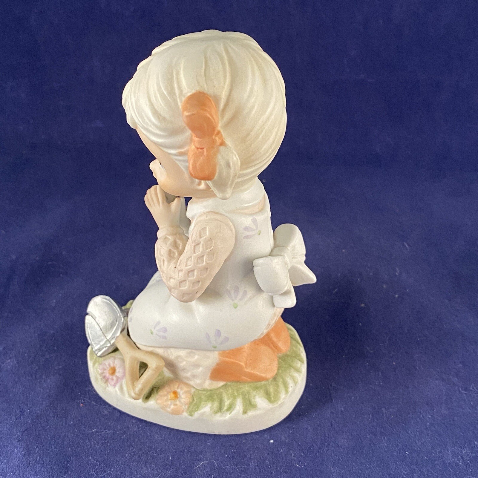 HOMCO PORCELAIN GIRL FIGURINE PRAYING IN THE GARDEN #1452