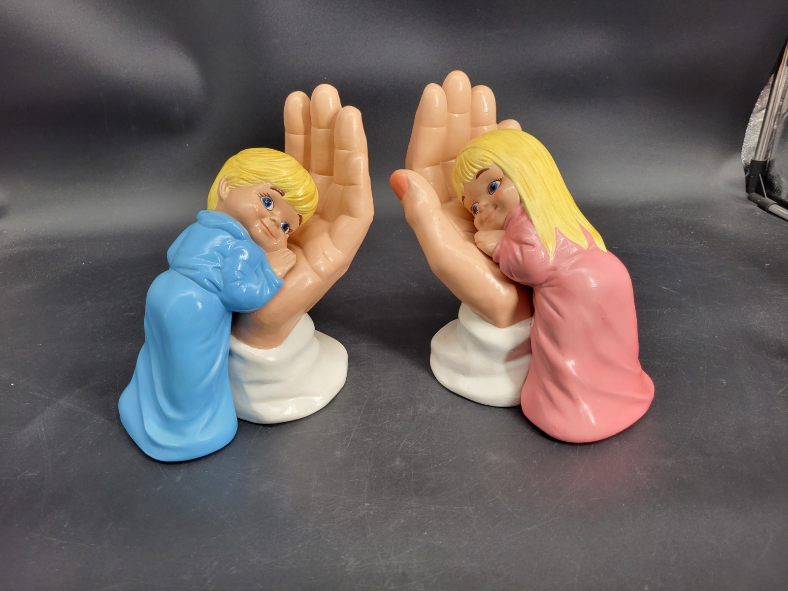 Vintage 1977 Scioto Children Resting in Gods Hands Bookends 4 Piece Ceramic Set