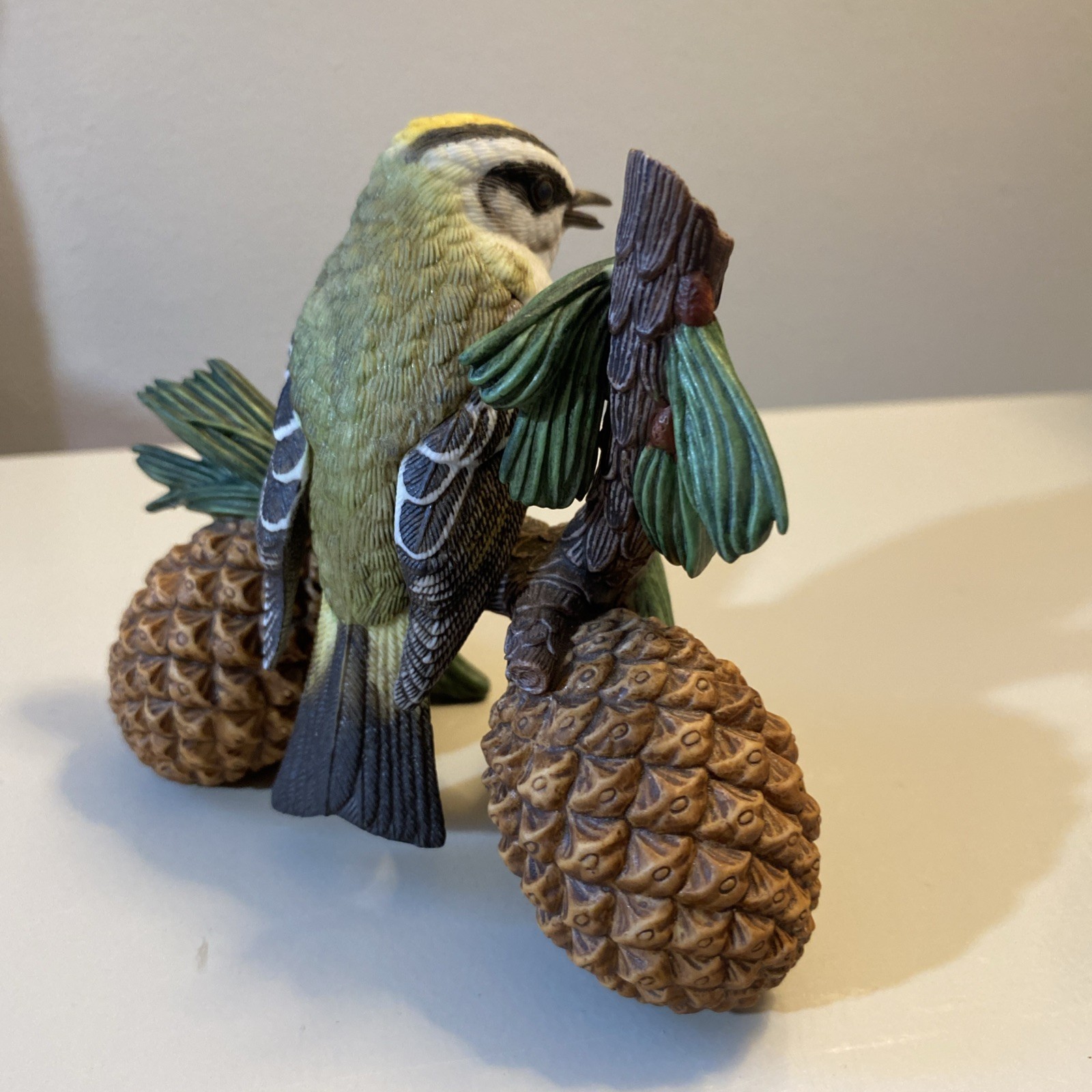 Lenox Garden Birds Figurines Female Kinglet 1995 Taiwan Pinecone Branch