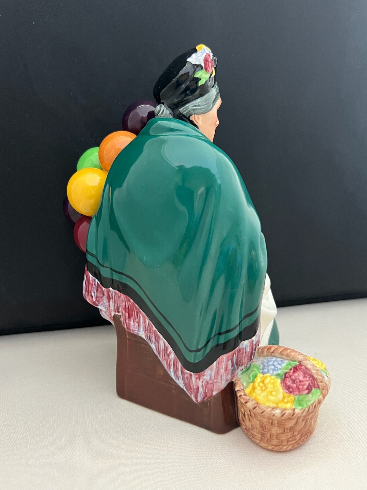 Royal Doulton The Old Balloon Seller HN1315 Porcelain Figurine 7 1/2”