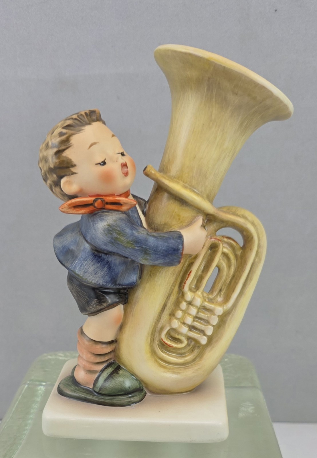 GOEBEL M.I.HUMMEL Figurine #437 The Tuba Player 6″ – 1988 – W. Germany