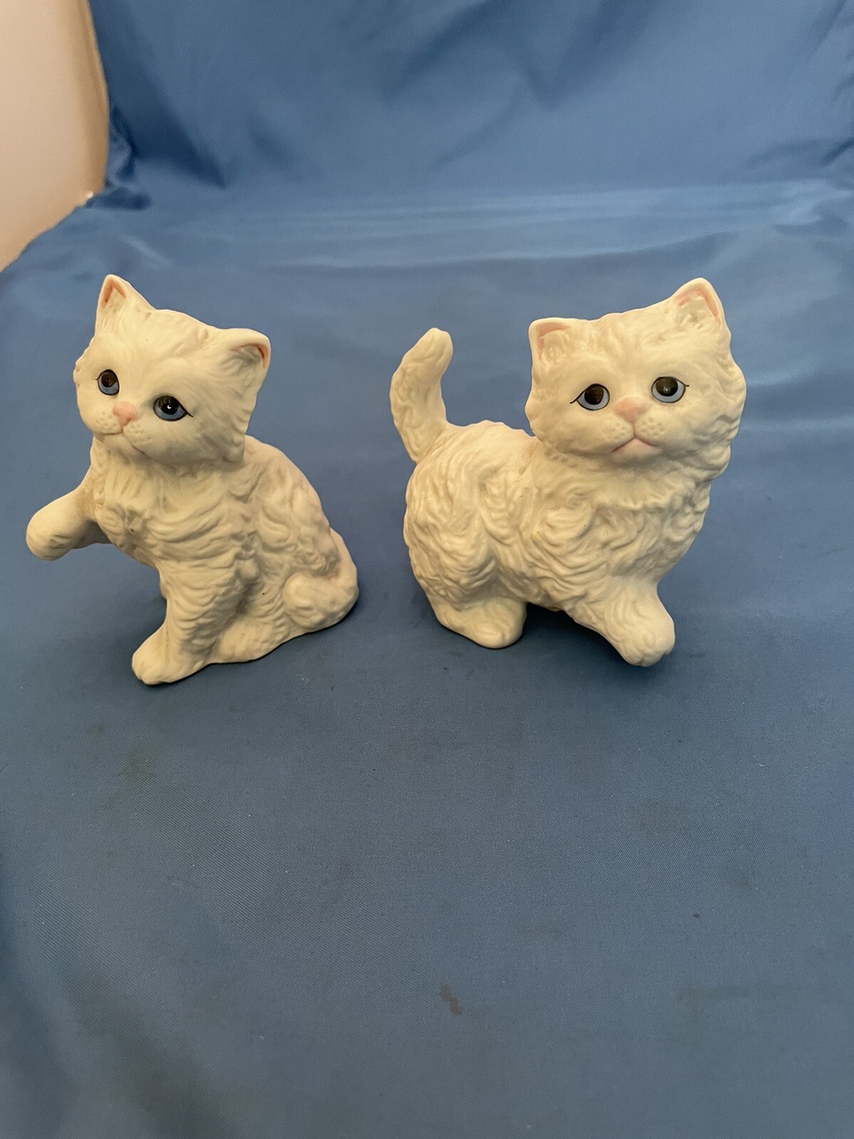 Vtg Homco 1413 Set of 2 Persian White Cat Figurines Blue Eyes !