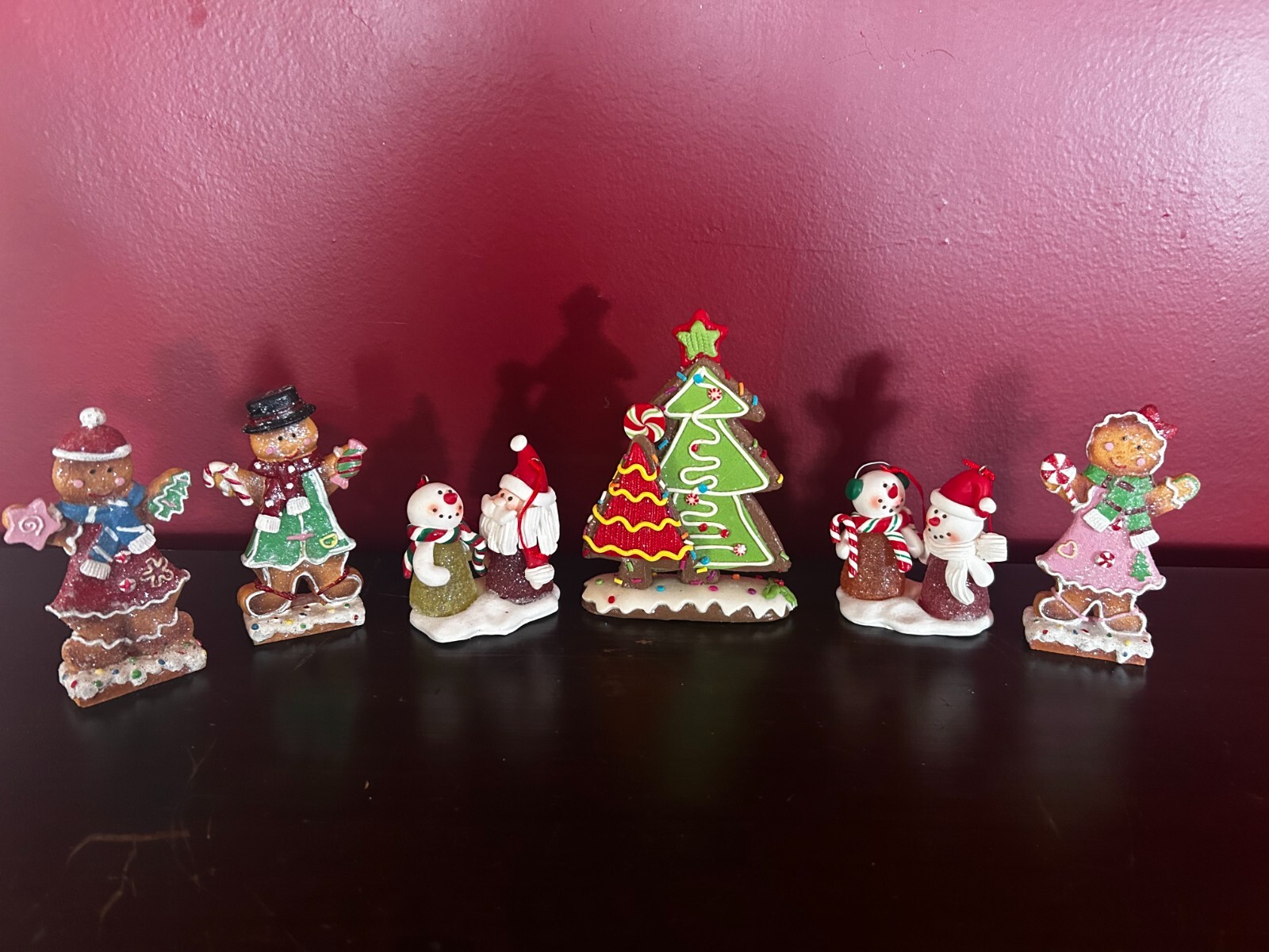 6 Piece Set Holiday Figures Inc 2 Snowmen Pairs, 1 Tree & 3 Gingerbread People