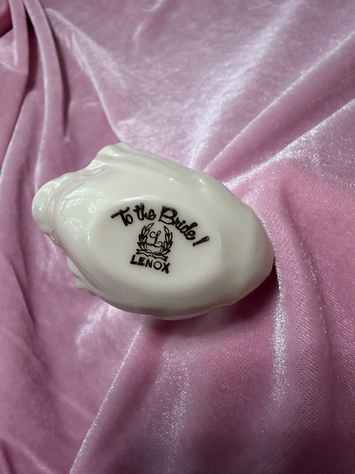Vintage 2″ Lenox Ivory Porcelain Swan Placecard or Ring Holder “To The Bride”