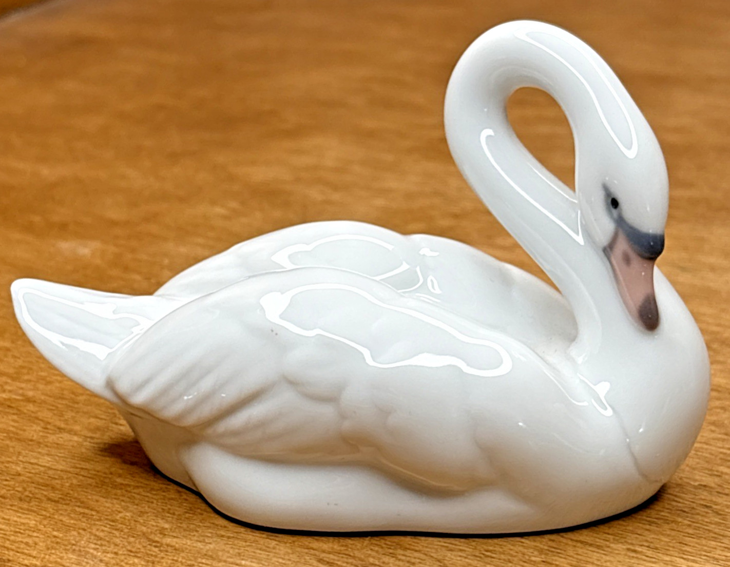 Lladro Elegant Swimming Swan Figurine Collectible Bird 2.5″H 4″L