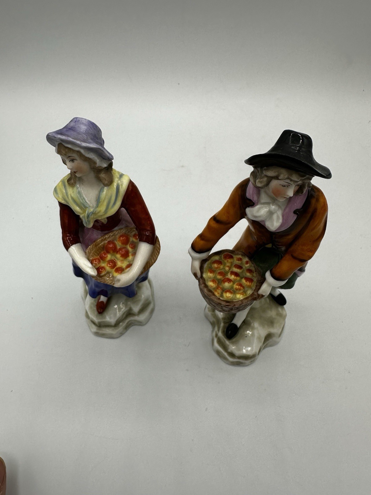 Samson Porcelain Figurines Pair – Fruit Sellers w/ Baskets – France c.1890s