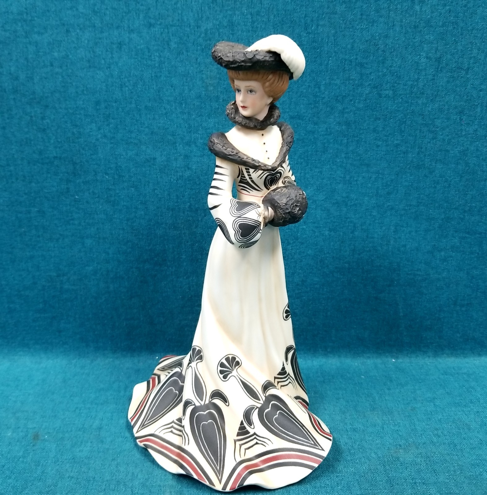 LENOX “Tea At The Ritz” Porcelain Figurine American Fashion Collection 8″ No Box