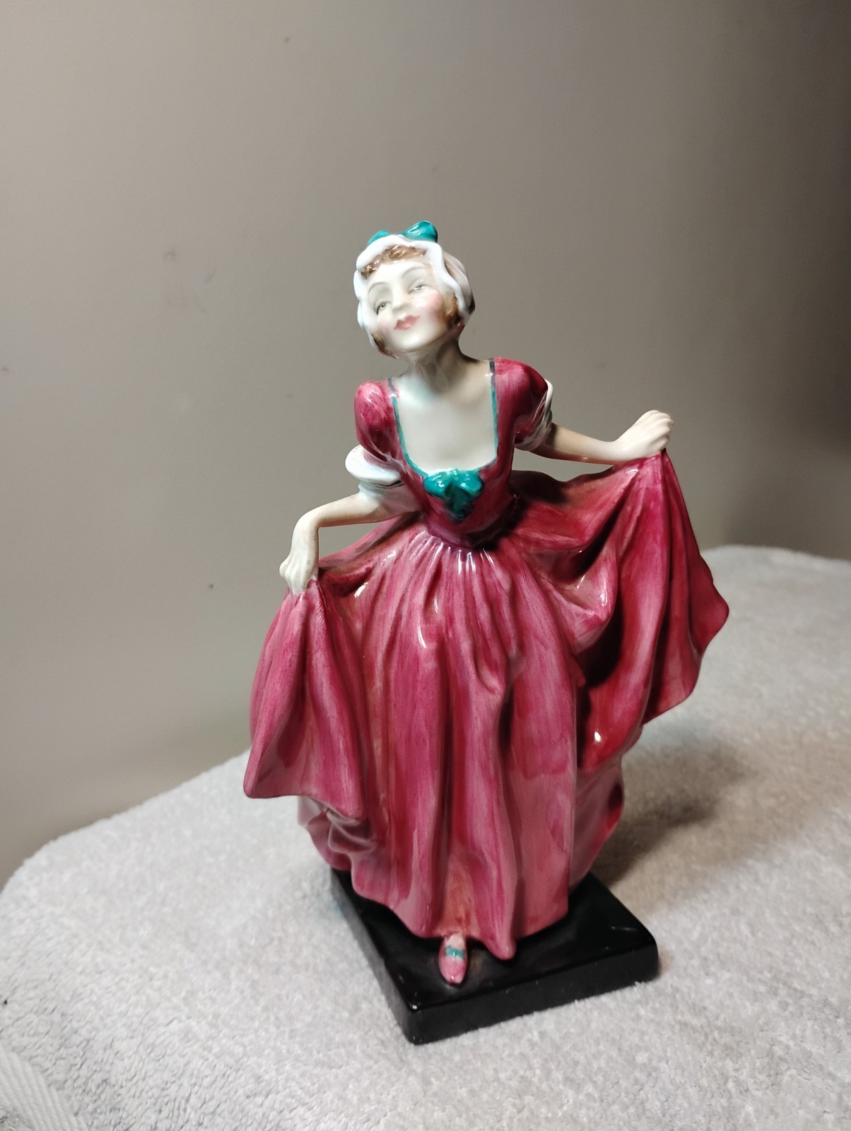 Early Royal Doulton Porcelain Figurine Lady Delight 1930’s Sgn 8″ RN 814285 RARE