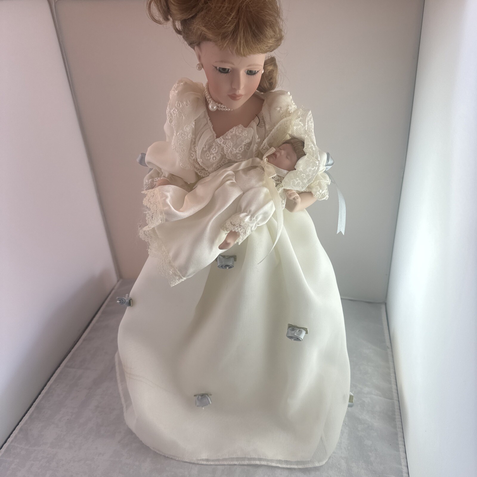 Avon 2000 Special Memories Mother & Child Dolls Margaret 4th In Series