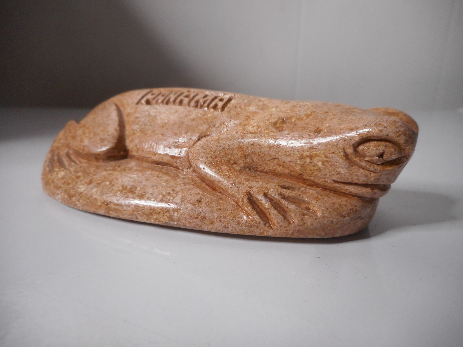 Hand-Carved Beige Sheen Stone Crouching Frog Figurine Paperweight Panama 5″x3″