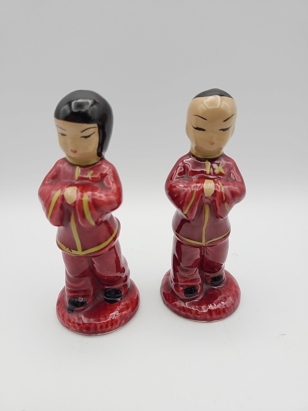 Vtg ’50s Asian Boy & Girl Red Clothes Crane, Figurines 4.5″ Tall Yona Style READ