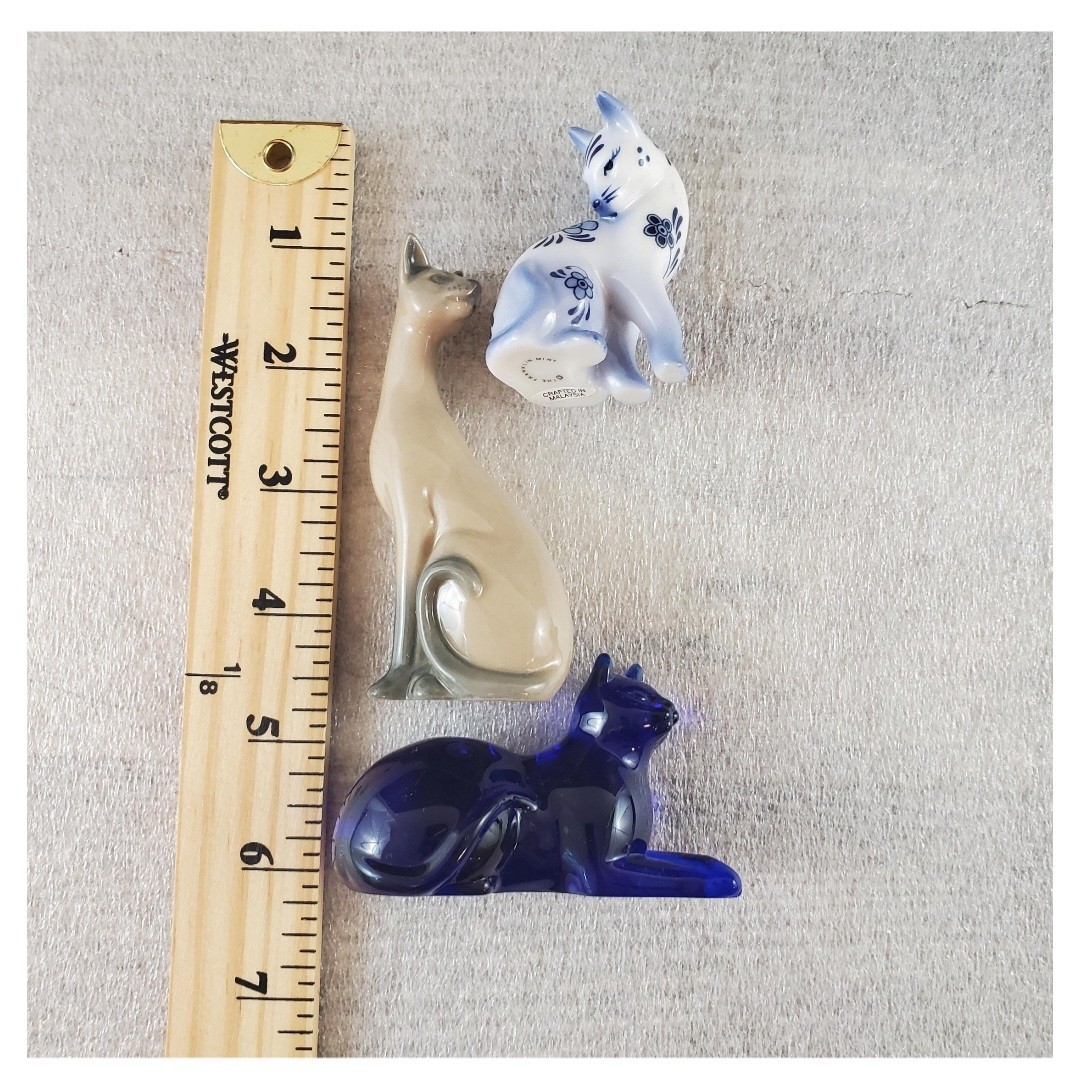 Franklin Mint Curio Cabinet Cats Coblat Delft and Siamese Vintage Cat Figurines