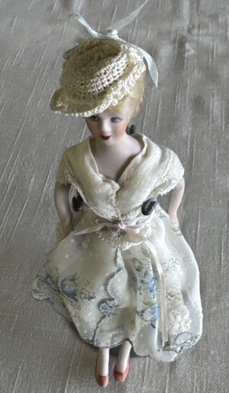 Small Porcelain Lovely Lady