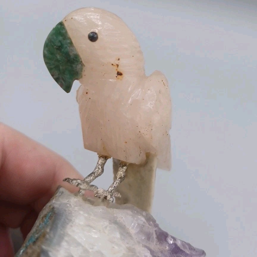 HAND CARVED GEM STONE MACAW PARROT BIRD ON AMETHYST & CLEAR QUARTZ STAND