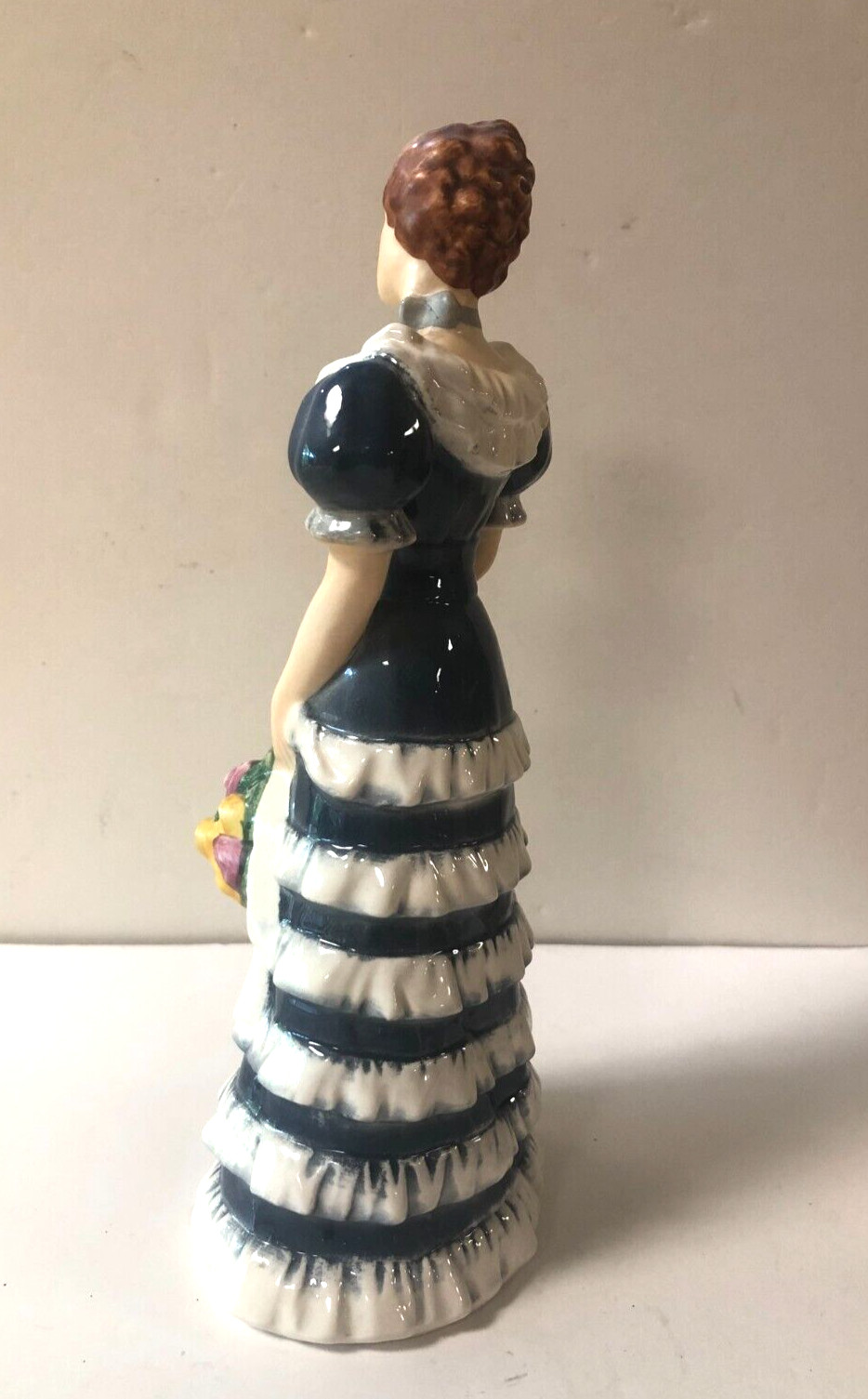 1984 Goebel Series 1 of 4 “Unity in Diversity” Lady Figurine Excellent Condition