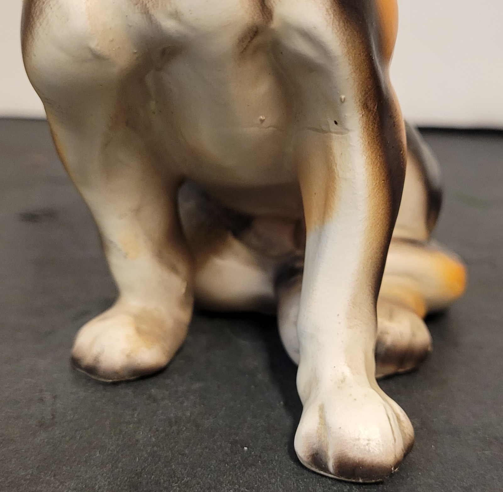 Vintage Brinn’s 5.75″ Ceramic Beagal Dog Figurine w/Chain Collar Made in Japan