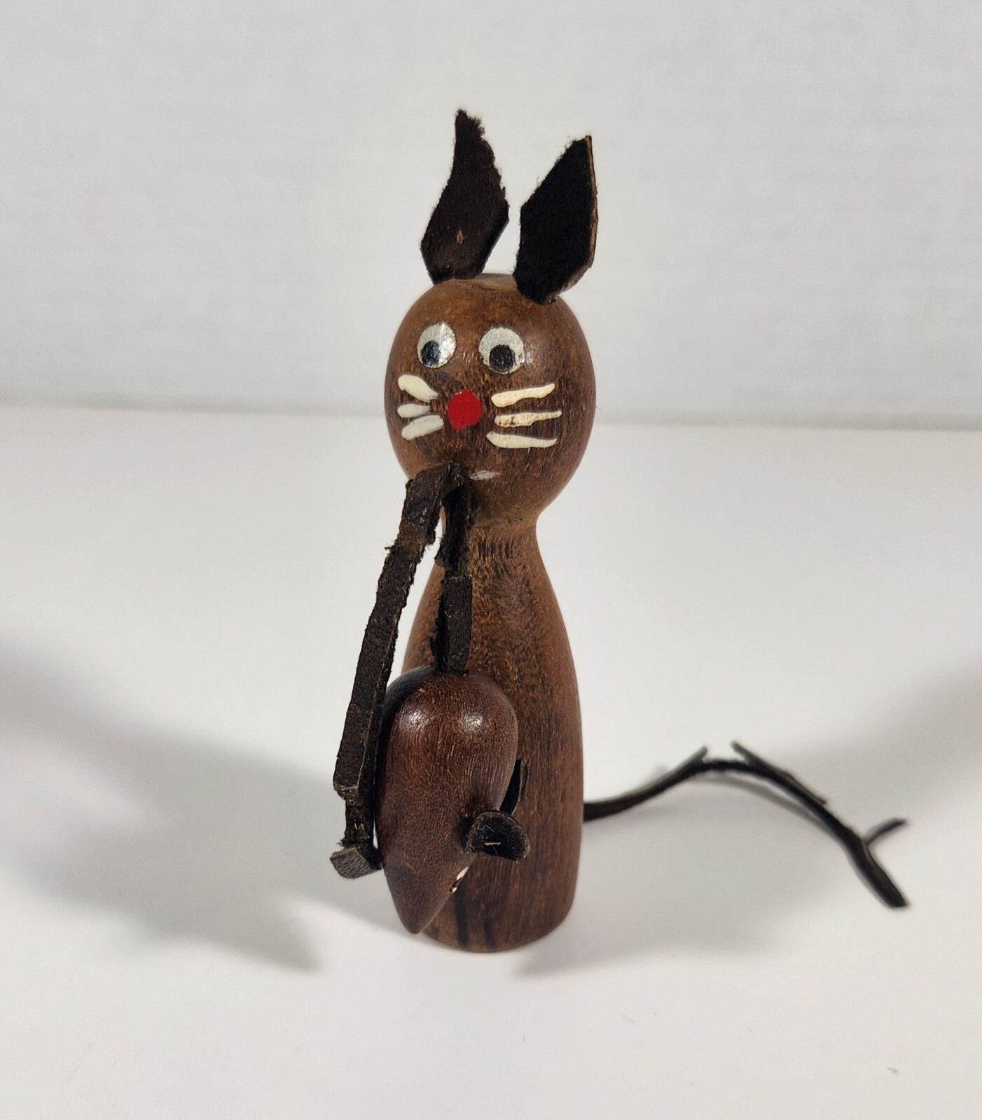 VINTAGE CARVED TEAK CAT AND MOUSE FIGURINE