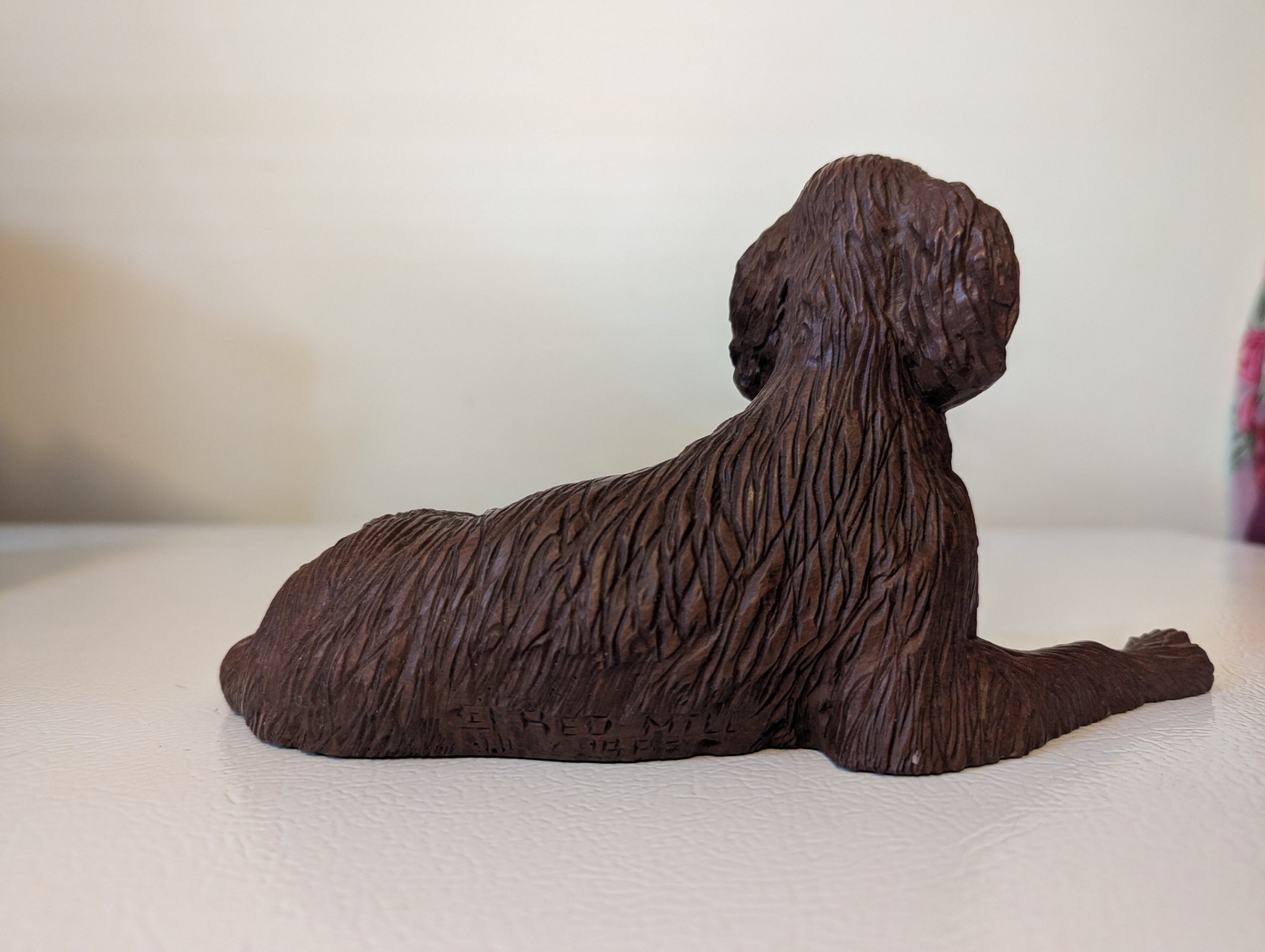 Vintage Red Mill Crushed Pecan Shells /Resin “Irish Setter” 9.50″Wx4.50″T Used