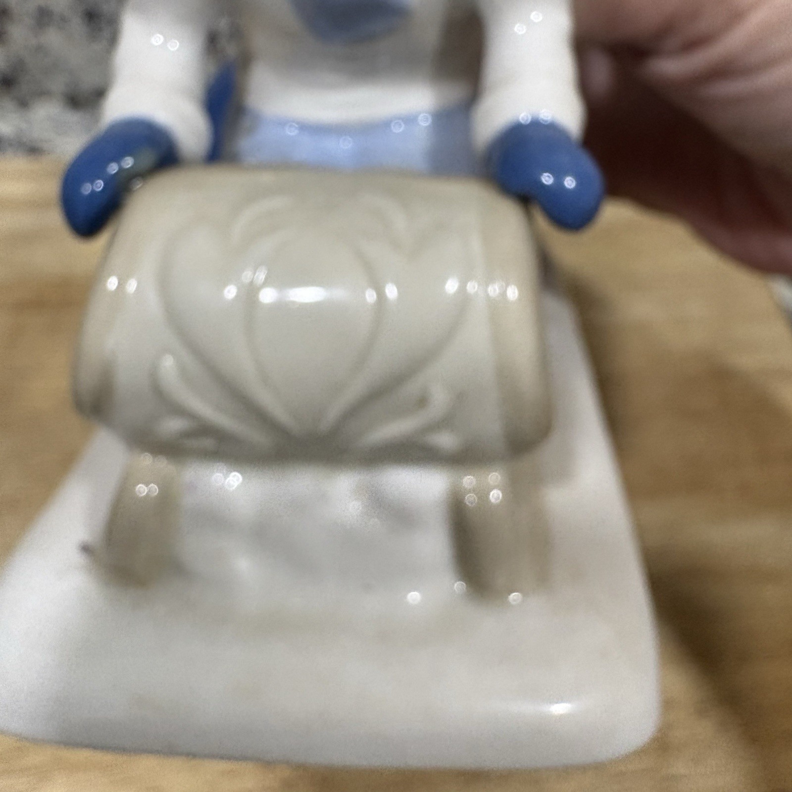Paul Sebastian 1992 VTG Children Sledding Figurine – Lladro Porcelain- Glossy