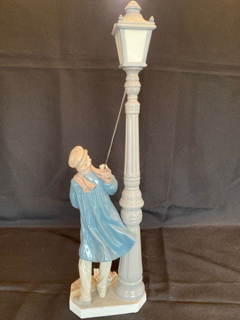 Lladro *SIGNED* Porcelain Figurine, “Lamplighter”, item #5205 (retired 1984)