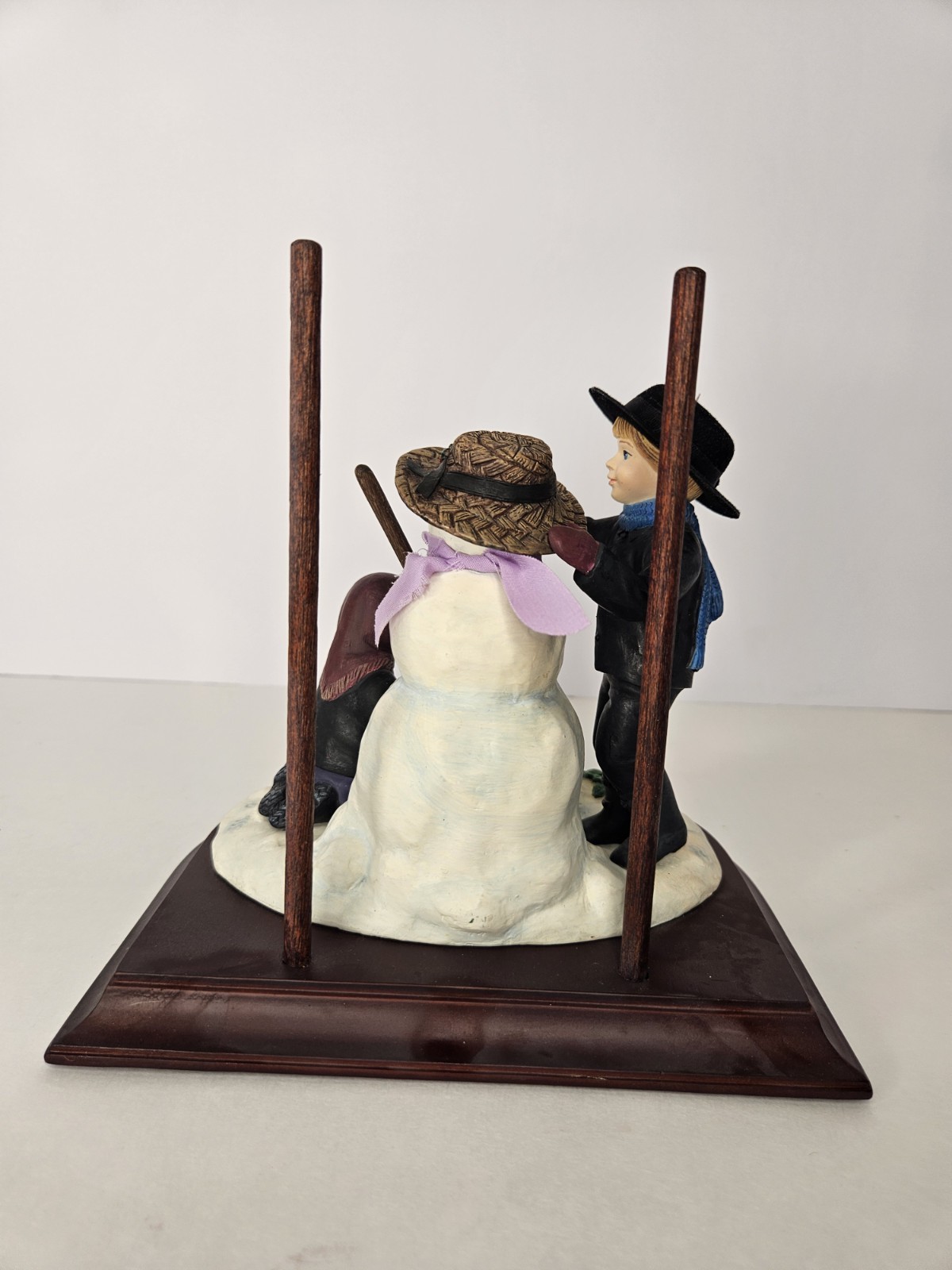 1993 Amish Heritage Collection A Winter Holiday #30037 Quilt Collectible Figure