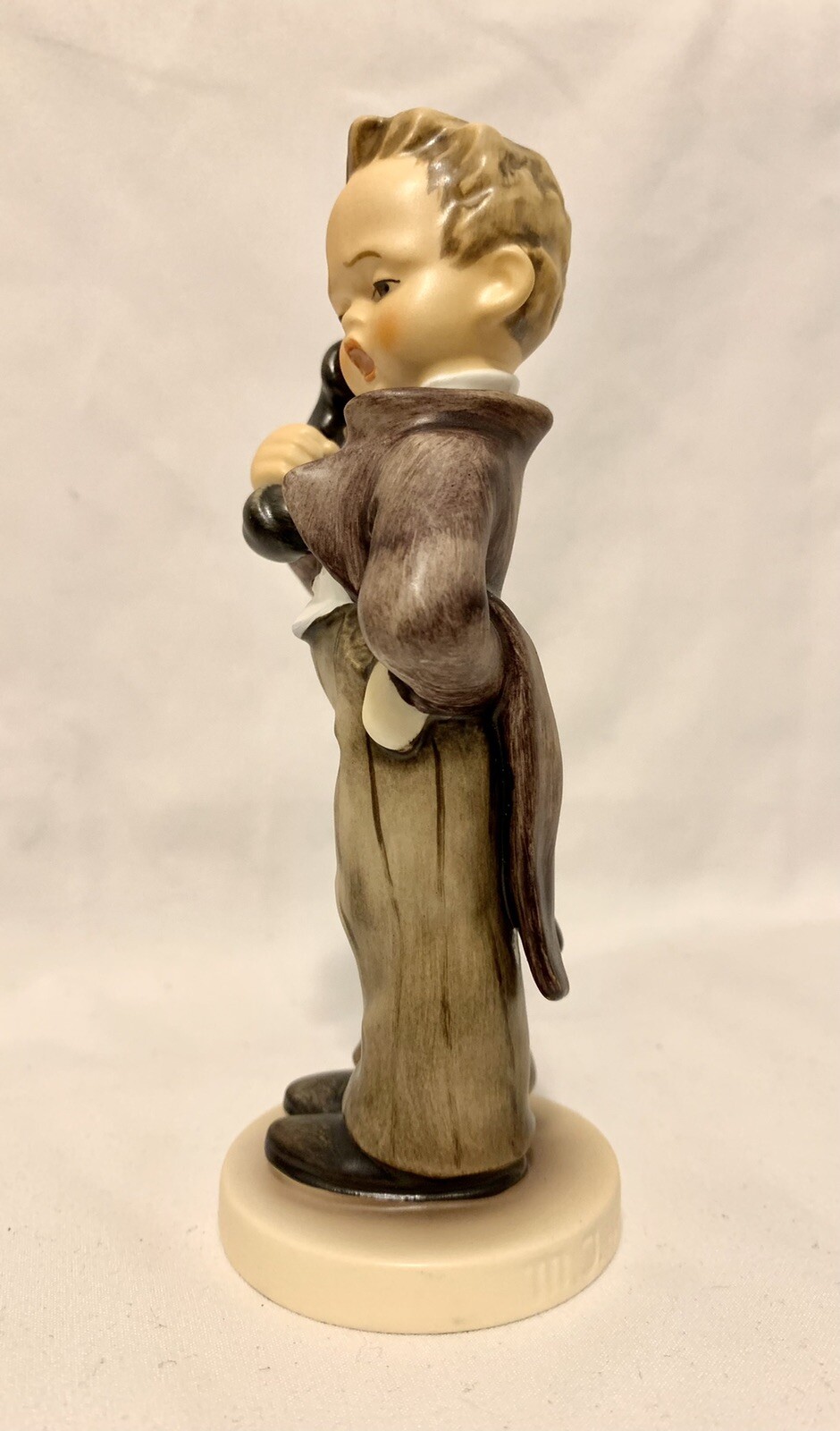 M.I. Hummel HELLO Boy on Phone HUM 124/0 – TMK 7 – Goebel – 5 3/4 Inches
