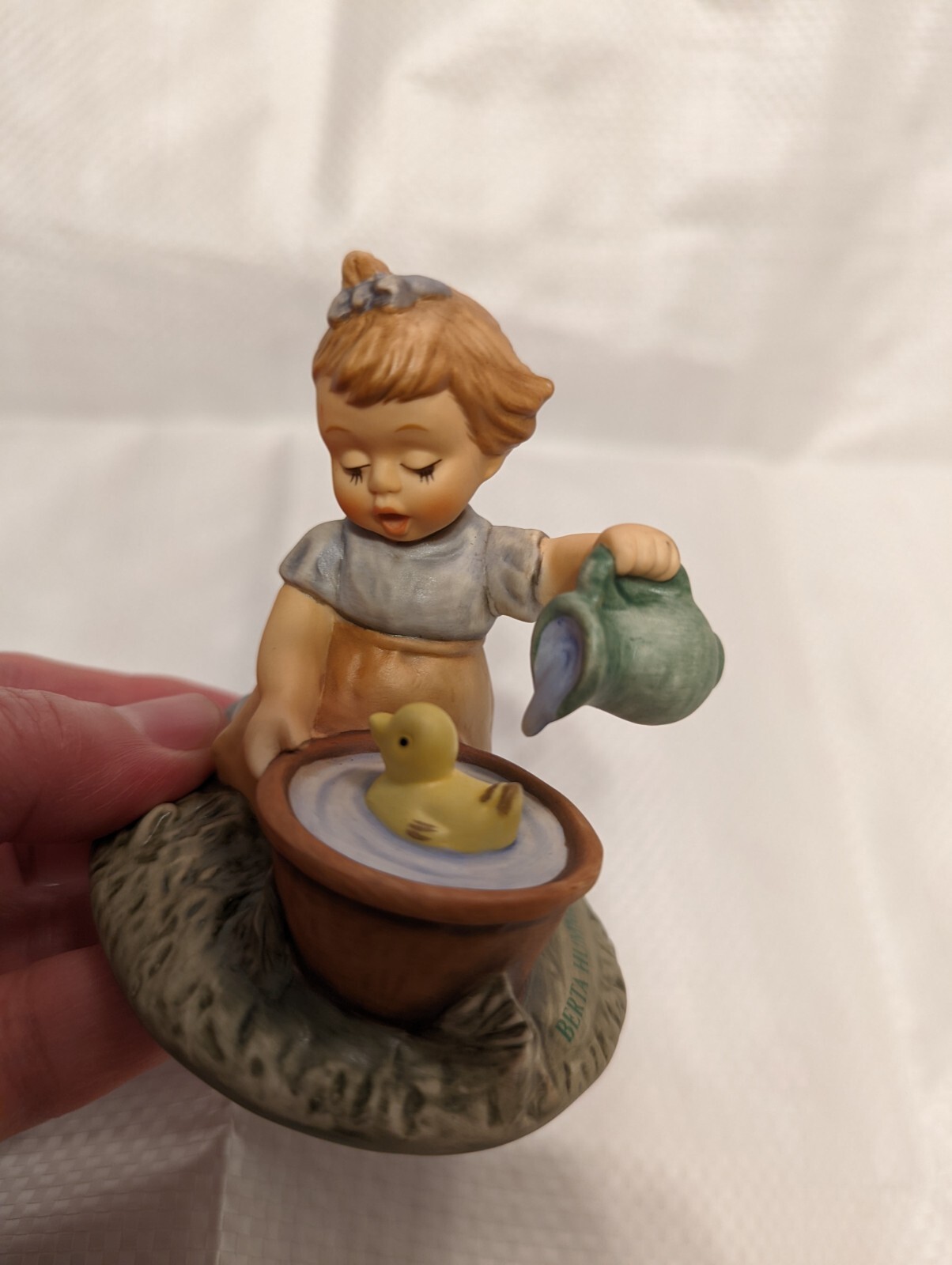 2000 Goebel Clean as a Whistle BH 154 girl with duck figurine Thailand