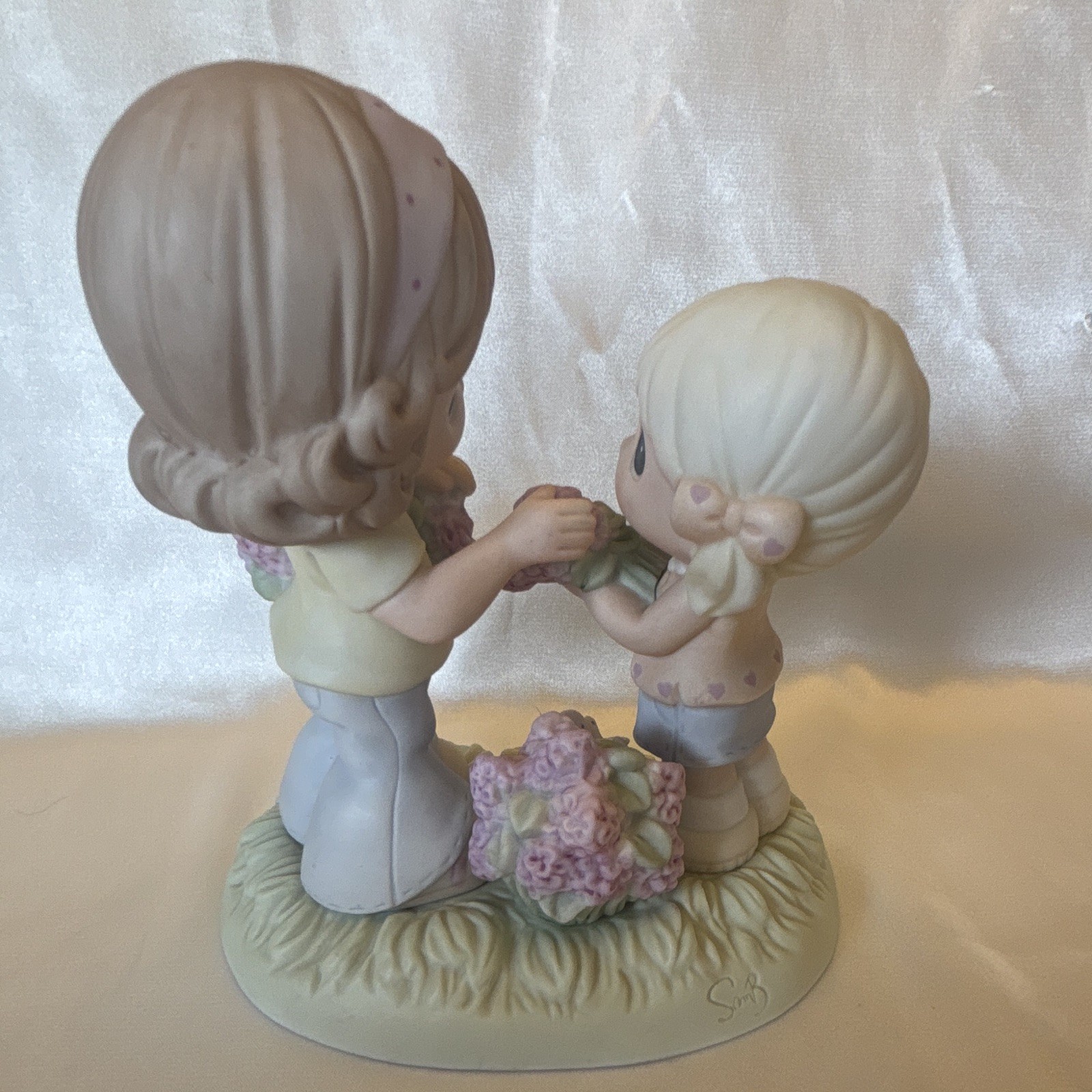 Precious Moments “Mom You Are a Bouquet of Love and Understanding” 2006 Figurine