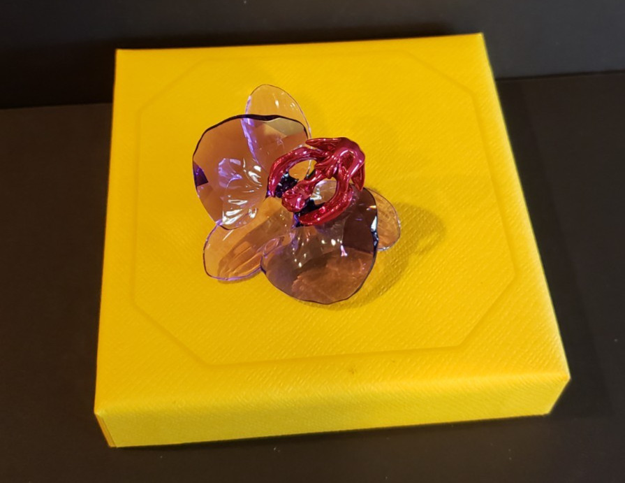 Swarovski Crystal Figurine 2024 SCS Idyllia Orchid Petal – 5669354 – READ